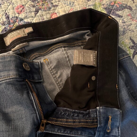 TORRID Bombshell Premium Stretch Jeans - Picture 5 of 6